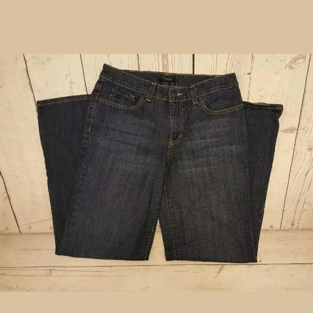 Nine West Dark Wash Wide Leg Jeans
Size 10